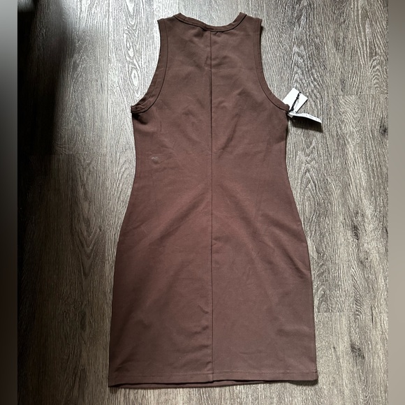 NWT- TNA by Aritzia Queens dress - Picture 9 of 12
